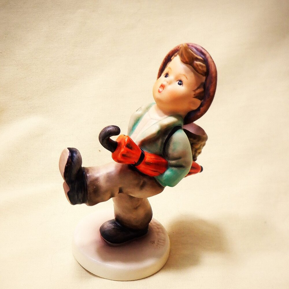 ~~~ HUMMEL *** GLOBE TROTTIER  *** 1991